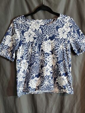 Talbots MP Navy and White Floral Short-Sleeve Popover Blouse Scallop Edges